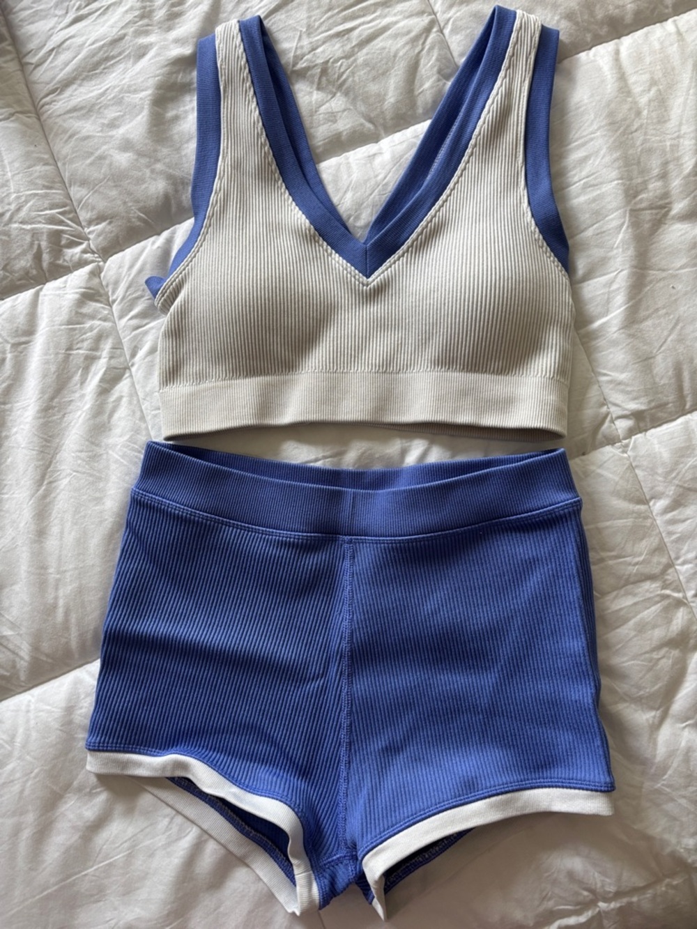 Arie Ribbed Two-Piece Active Set in white and blue